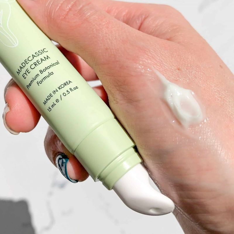 Crema-Contorno-De-Ojos-Madecassic