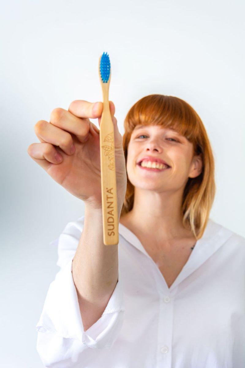Cepillo-Dental-Sudanta-Cerda-Dura-Adultos-1-Unid