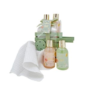 Bath Gift Set Garden Vitamina E, Rosa Vainilla, Sándalo & Lirio.