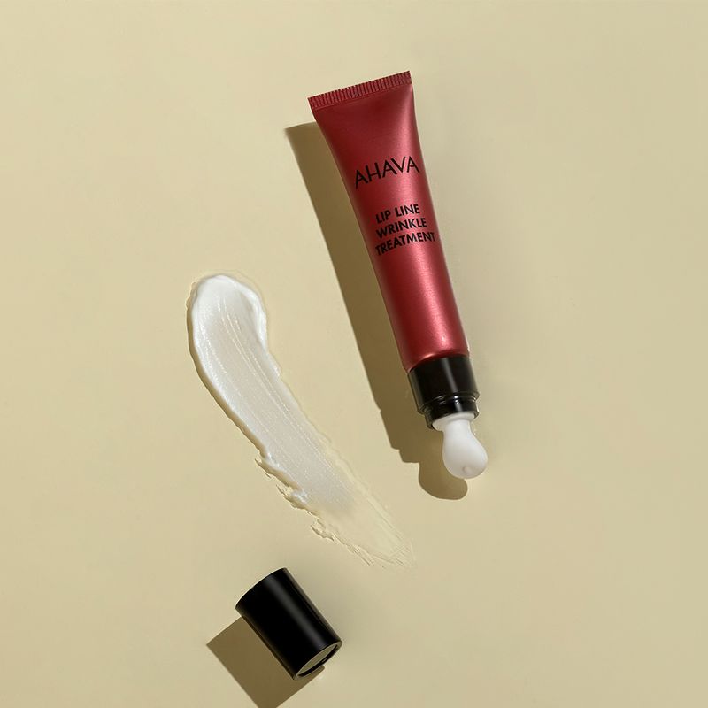 CORREGIR---AOS-Lip-Line-Wrinkle-Treatment-lifestyle-E-rgb_1000X1000.jpg